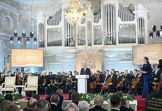 Путин Толстой ячӗллӗ Пӗтӗм тӗнчери премие панӑ церемоние хутшӑннӑ