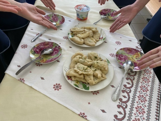 Хушăлкари вăтам шкулта вĕренекенсем хуран кукли пĕçернĕ