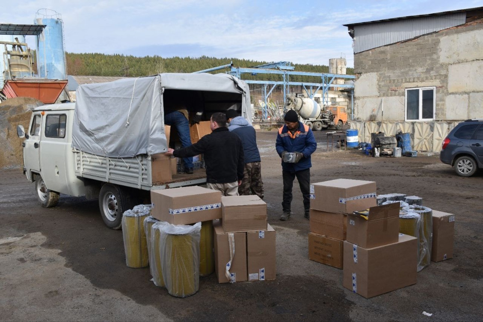 Пушкӑрт районӗнчен СВО зонине гуманитаркӑпа УАЗ ӑсатнă