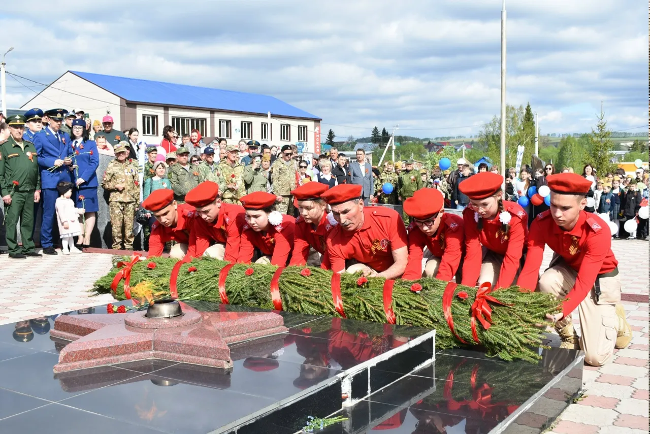 Пишпÿлек районӗнче Ҫӗнтерӳ кунне уявланă