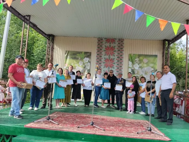 Алексеевка ялӗн 105 ҫулхи юбилейне сулмаклӑ паллӑ тунă