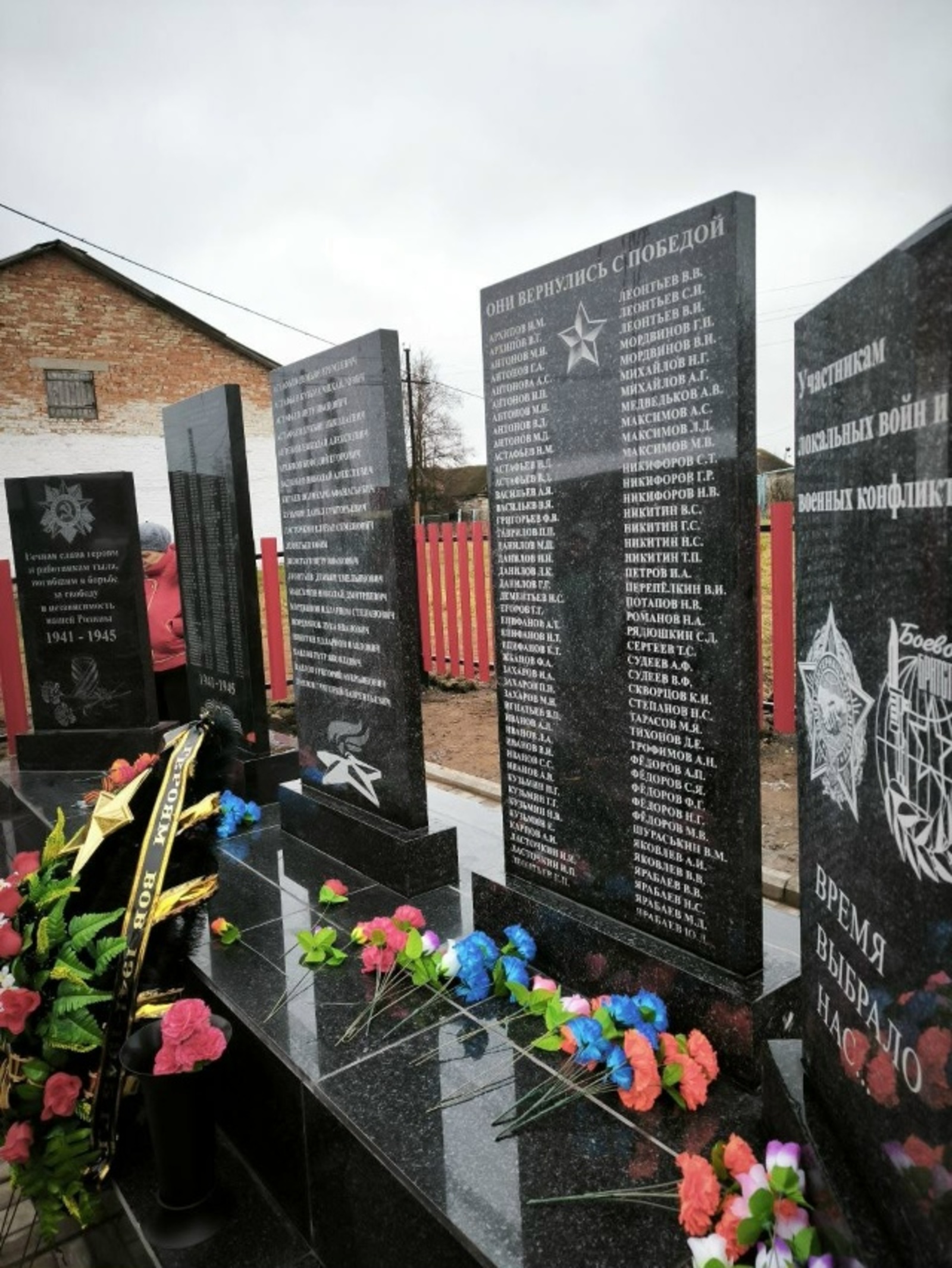 Кистенлĕпуçĕнче паттӑрсене чысланă ҫӗнетнӗ палӑк уçнă