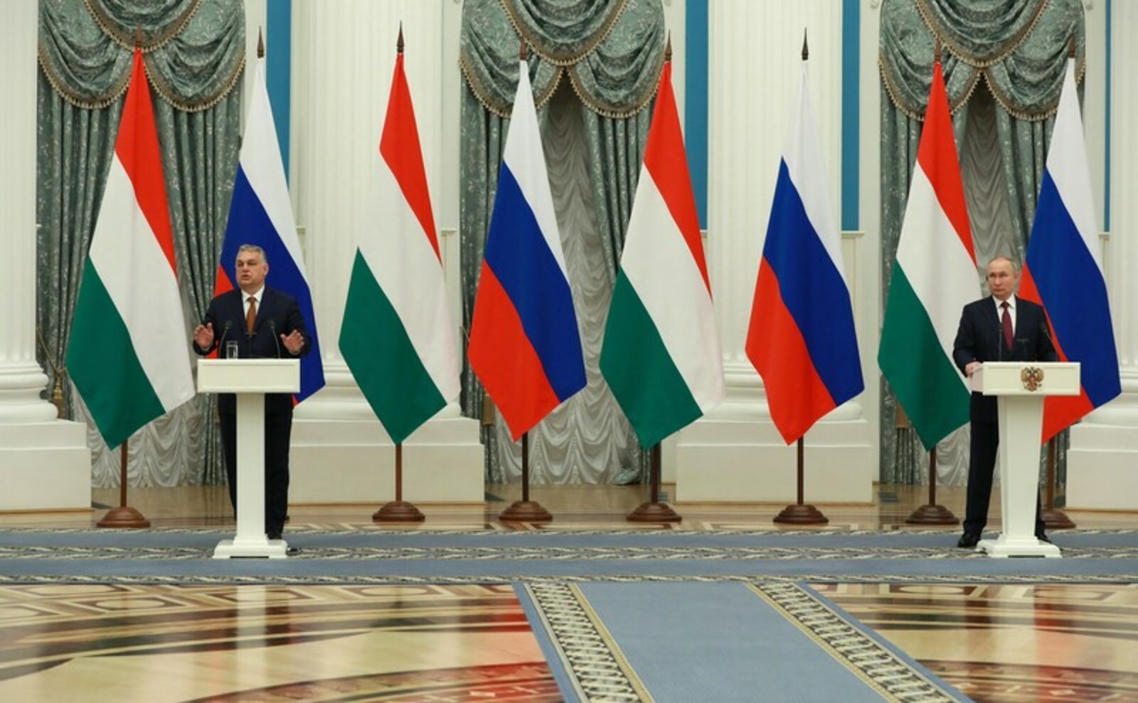 Владимир Путин Венгри премьер-министрĕпе калаҫса татӑлнине хакланӑ