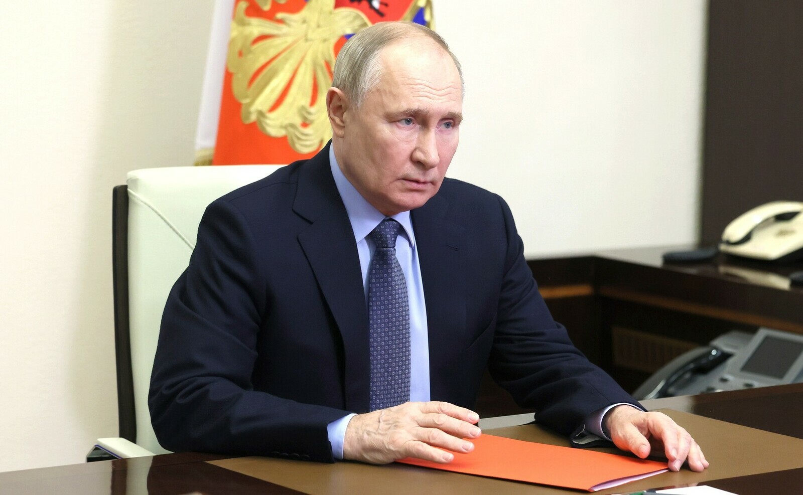 Путин МВД коллегийӗн ларӑвне хутшӑнӗ