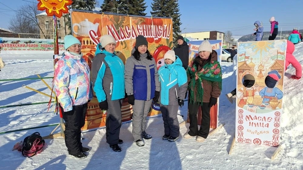 Ача-пӑча пултарулӑх центрӗн коллективӗ Çăварни халӑх уявне хастар хутшăннă