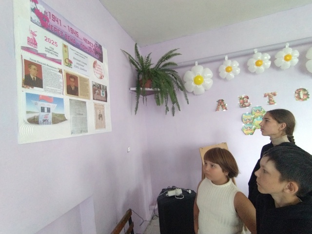 Çирĕклĕ клубӗн ача-пӑча кану площадкинче Асӑну кунĕ иртнӗ