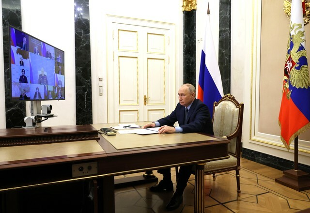 Владимир Путин 2024 ҫула Раҫҫейре Çемье çулталӑкӗ тесе пӗлтернӗ