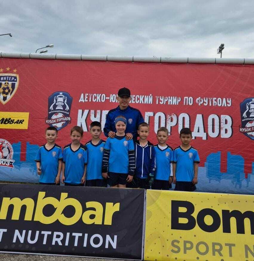 Пишпÿлек районӗнчи ҫамрӑк футболистсем Ылтӑн лигӑра иккӗмӗш вырӑн ҫӗнсе илнӗ