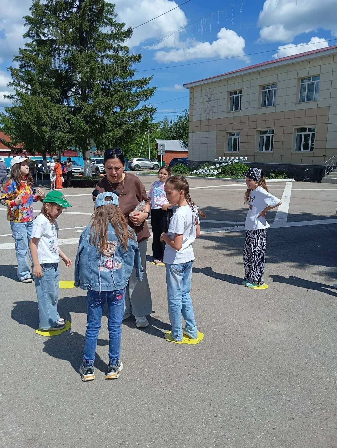 Ачасене хӳтӗлемелли кун ячӗпе!