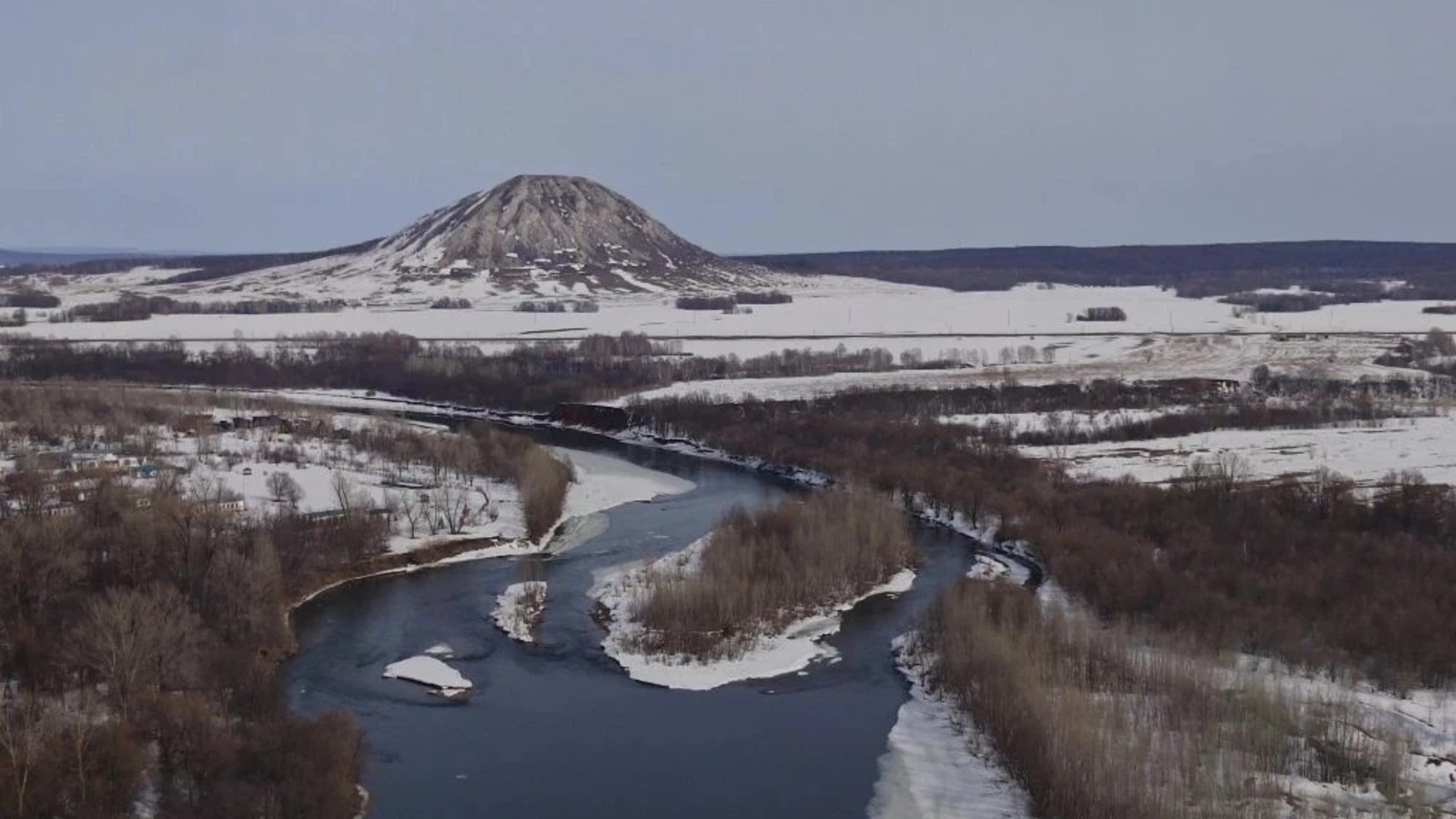 Радий Хабиров юханшывсен тӑрӑмне кайӑк куҫӗн ҫӳллӗшӗнчен кӑтартнӑ