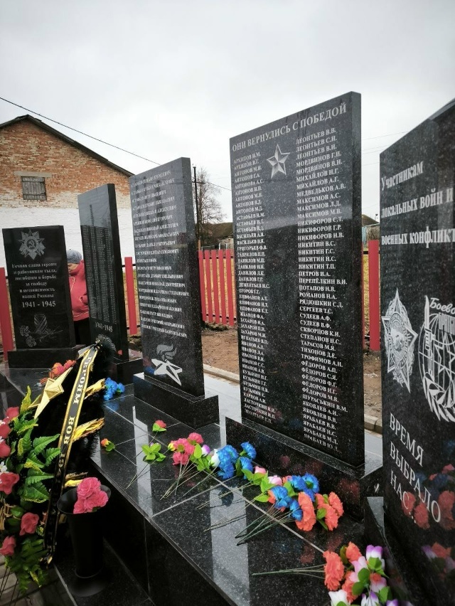 Кистенлĕпуçĕнче паттӑрсене чысланă ҫӗнетнӗ палӑк уçнă