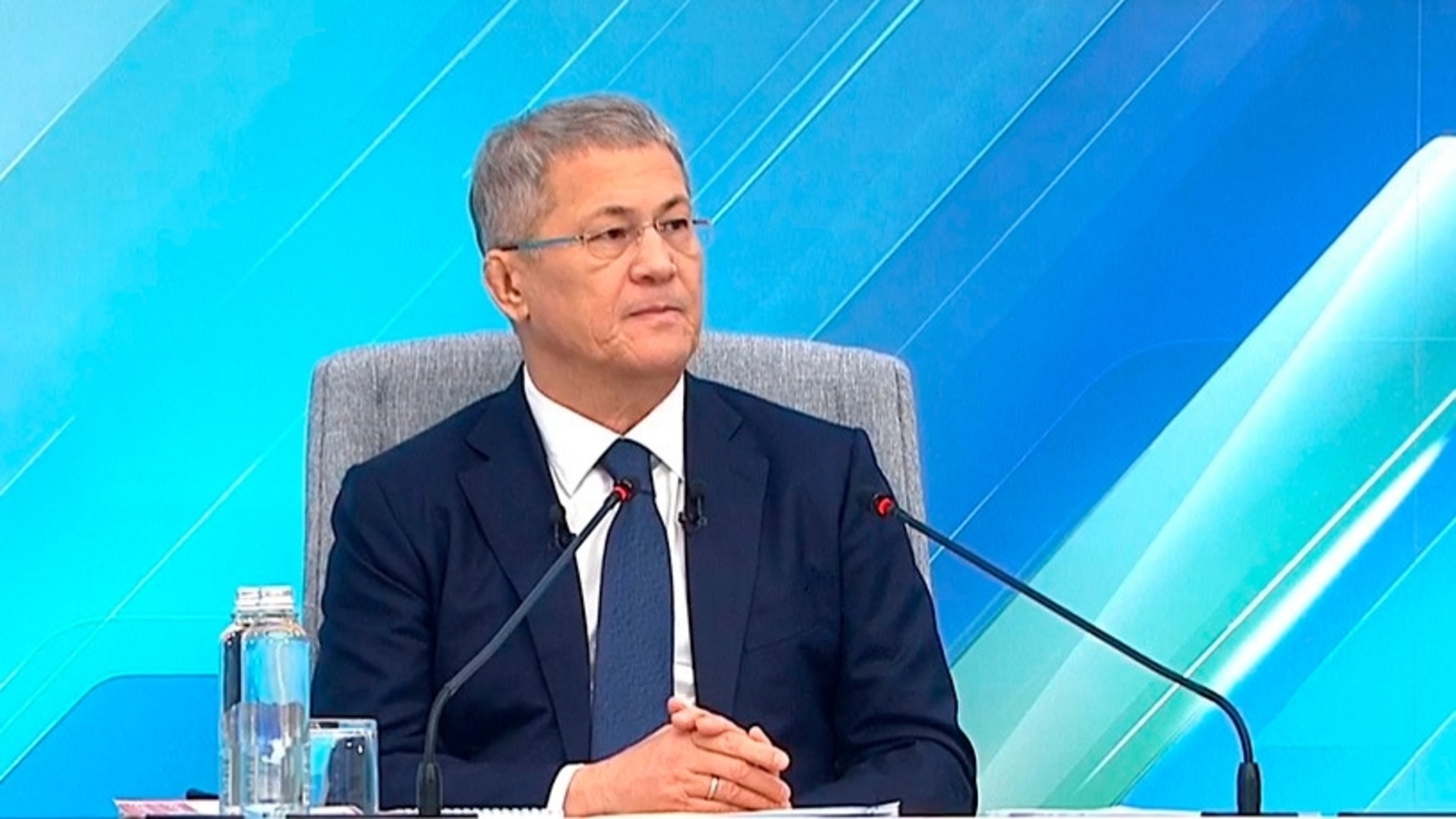 Радий Хабиров: Ман фронта хӗрарӑмсене ярас килмест