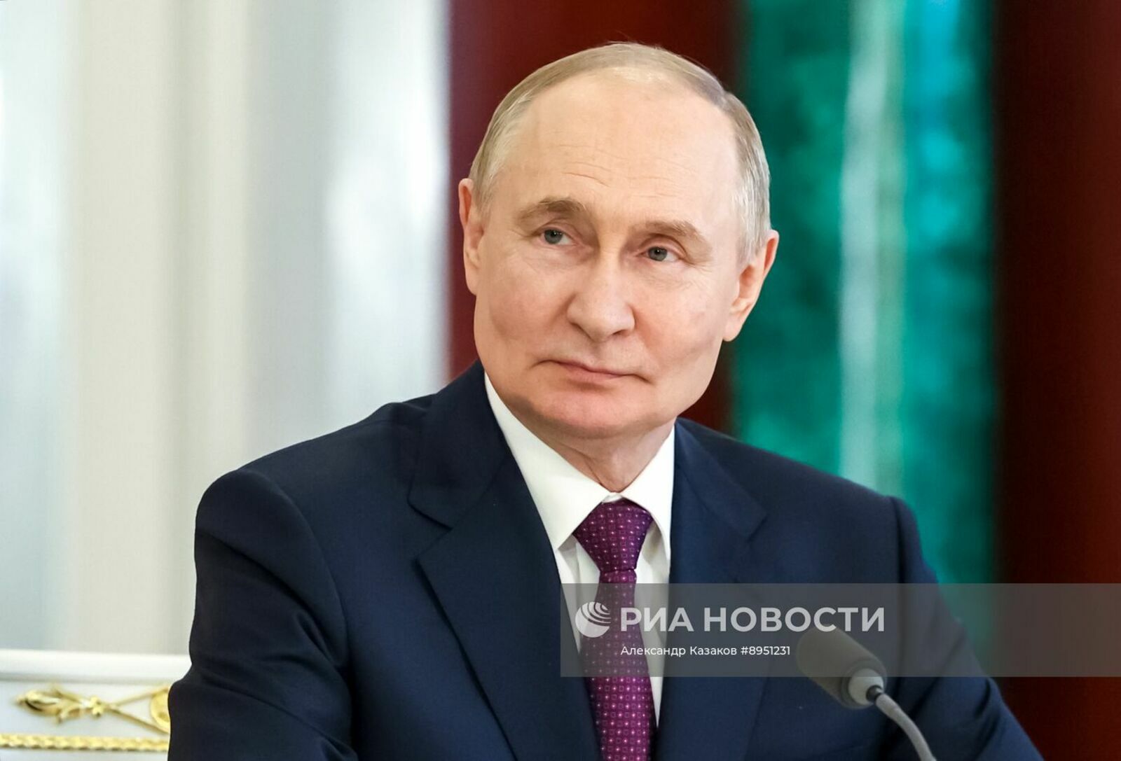 Путин вӗрентекенсен ӗҫ укҫин тивӗҫлӗ шайне тивӗҫтерме чӗнсе каланӑ