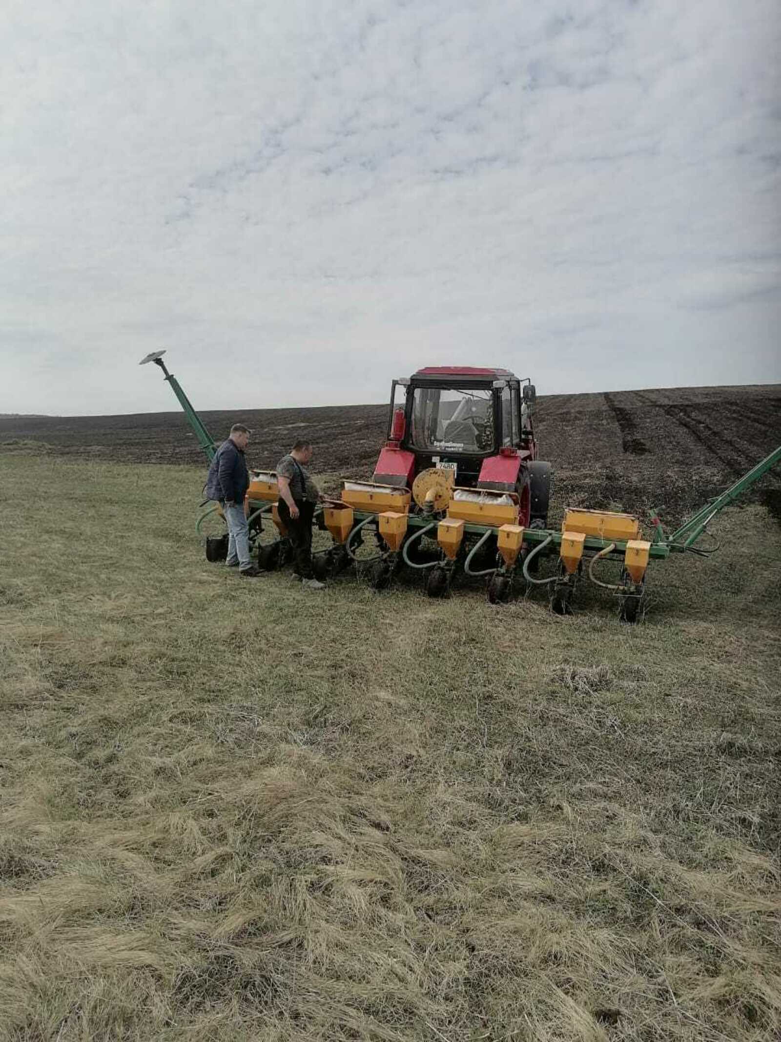 Пишпÿлек районӗнчи уй-хирсенче çурхи ӗҫсем пуҫланнă