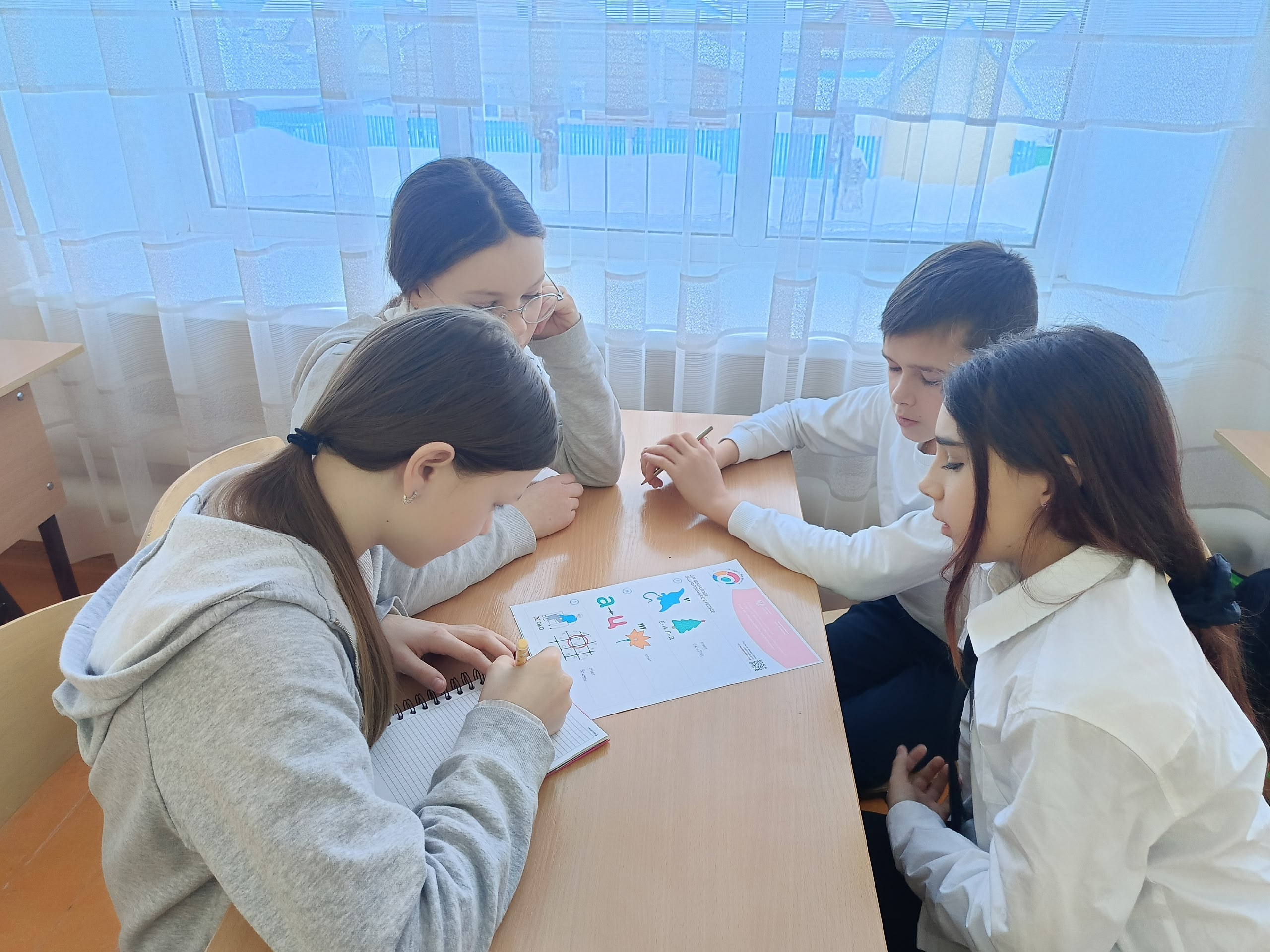 Михайловкăри вăтам шкул ачисем финанс тӗнчинче  пулнă