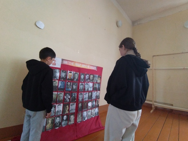 Çирĕклĕ клубӗн ача-пӑча кану площадкинче Асӑну кунĕ иртнӗ