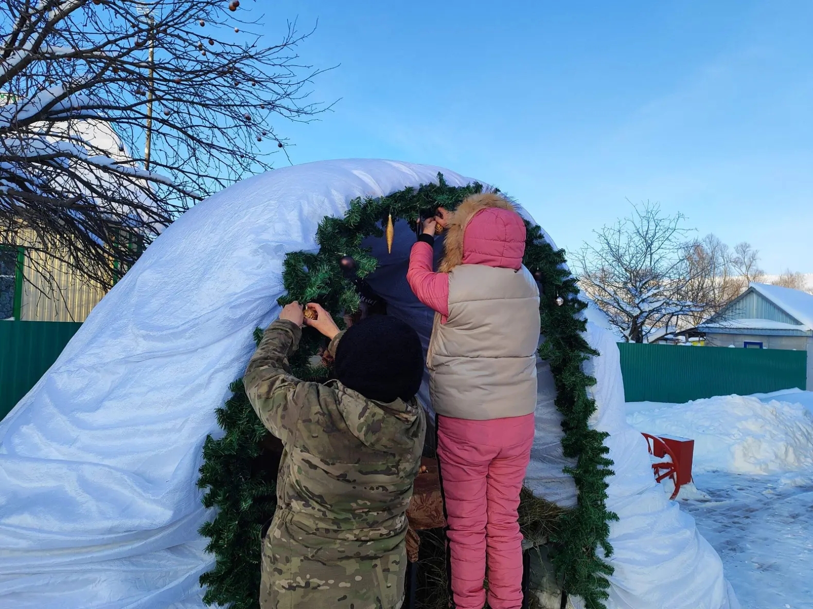 Ситекпуçĕнче Иисус Христос ҫуралнин сценине символла кӑтартнă