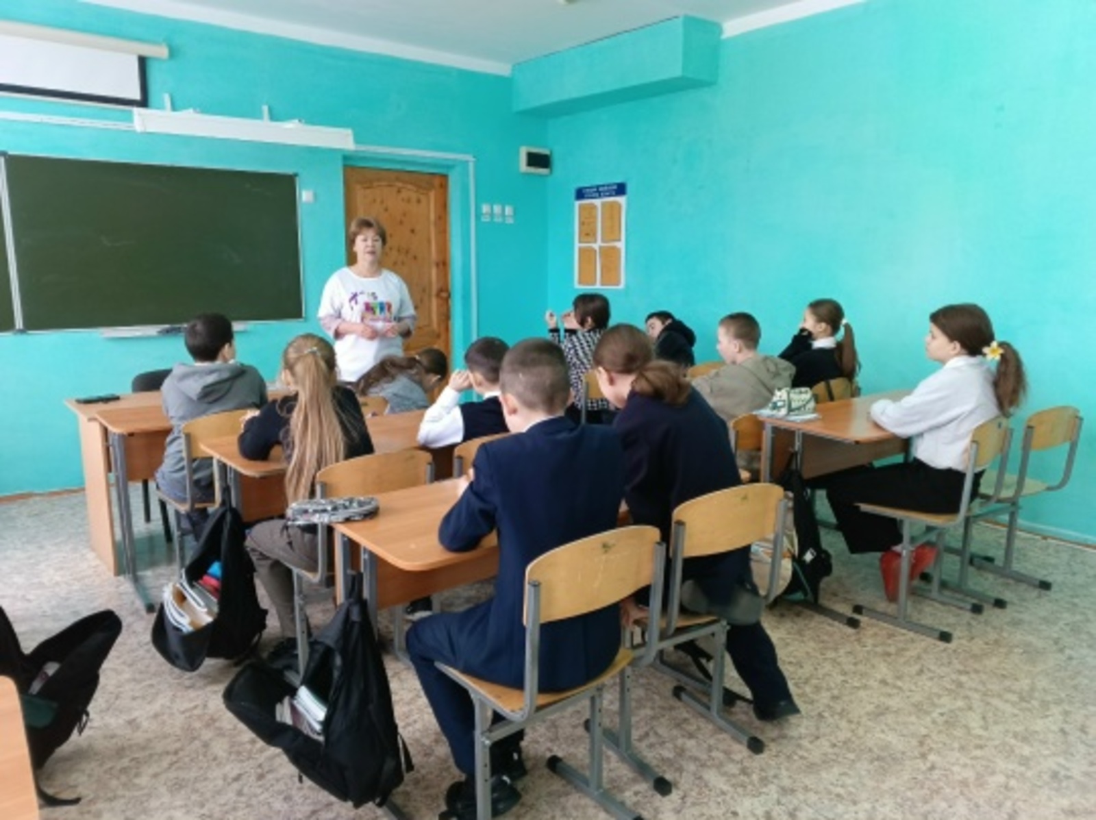 Шкул ачисемпе «Асӑрханӑр, ултавҫӑсем!» профилактика калаçăвĕ ирттернĕ