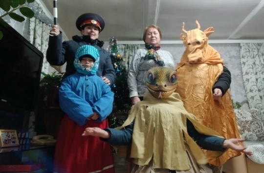 Кистенлӗ ялӗнче колядават тăвакансем лайӑх тухӑҫ тата ырлӑх сунса ҫӳренĕ