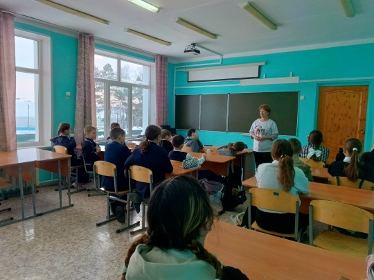 Шкул ачисемпе «Асӑрханӑр, ултавҫӑсем!» профилактика калаçăвĕ ирттернĕ