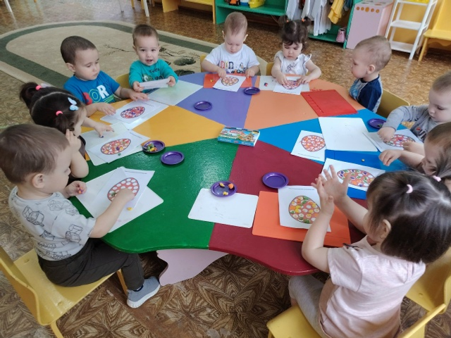 Ачасем Мӑнкун ҫӑмартисене илемлетмелли ырӑ йӑлапа паллашнă