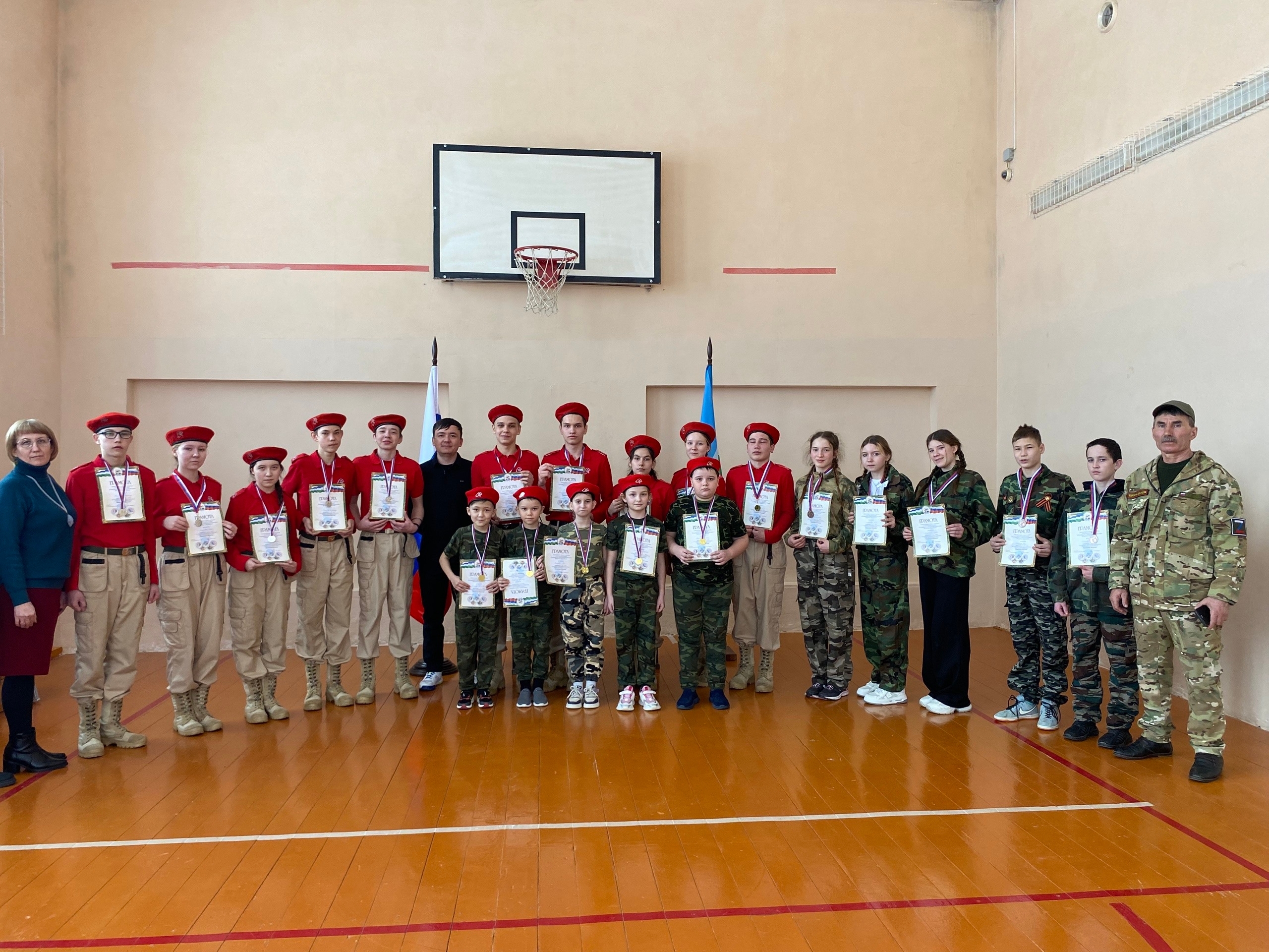 Хушăлкари вăтам шкулта «Зарница» ҫарпа спорт вӑййи пулнă