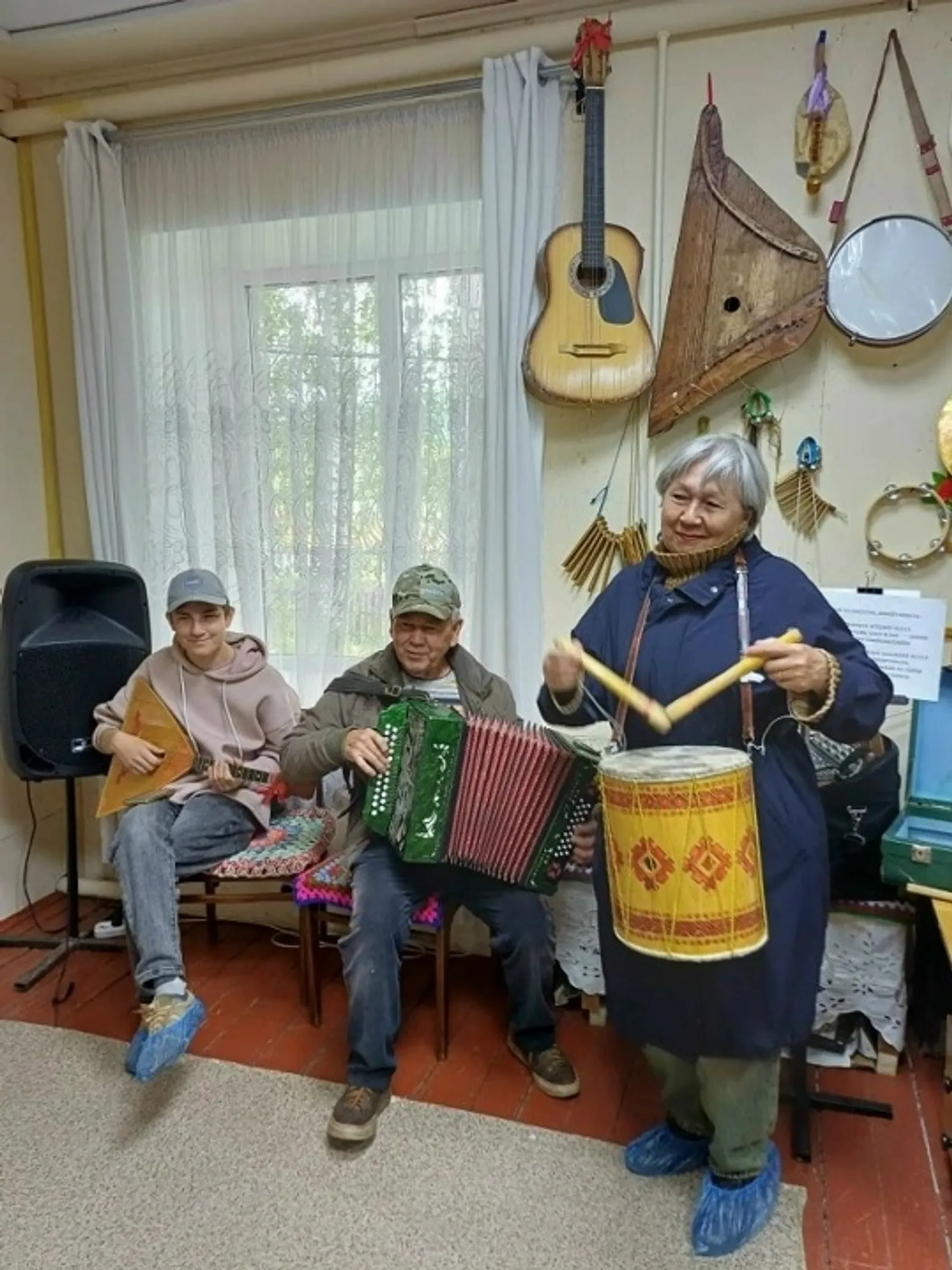 60 ытла ачапа аслисем тӑван ен историйӗпе тата культурипе паллашнӑ