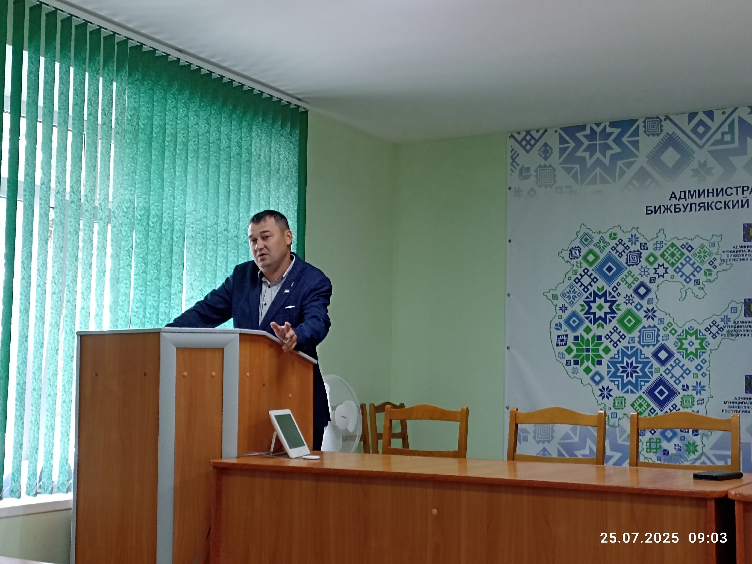 Эрнекунхи планеркăра районти шывпа тивӗҫтерес ыйтусене сÿтсе явнă